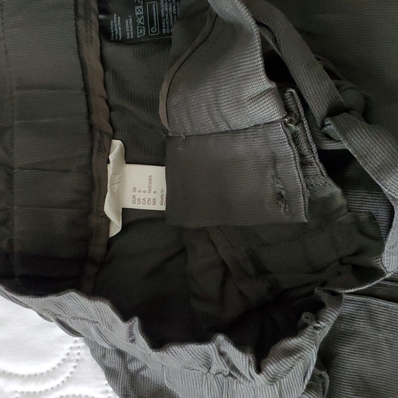 EuC h and m size 6 paperbag shorts - Picture 2 of 2